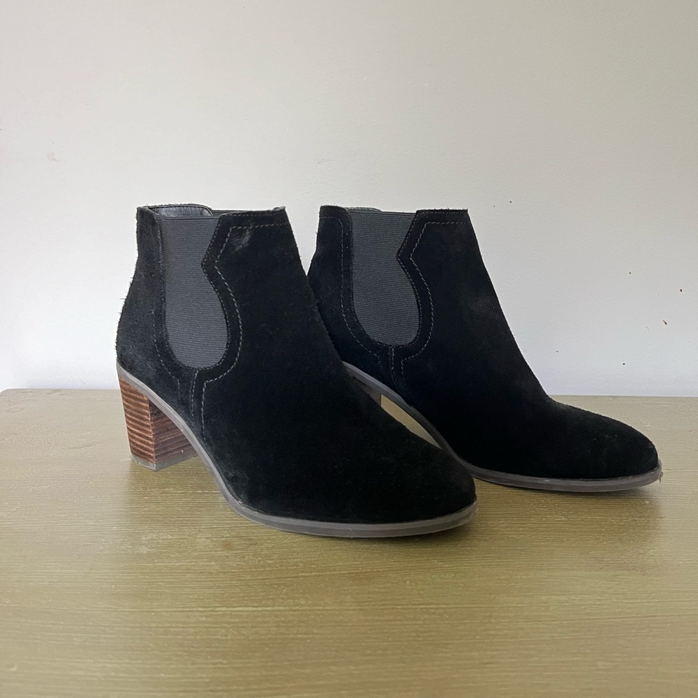 Western Lucky Brand Parsia black suede stacked heel chelsea pull on ankle boots